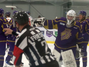 Monarchs goaltender Piet Mierau claims in vain to the referee that a Niverville goal was knocked in with a high stick. (Cassidy Dankochik The Carillon)