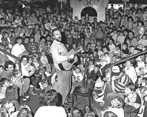 CARILLON ARCHIVES 

An impromptu concert by children’s entertainer Fred Penner, who was at the mall to autograph copies of his latest cassette in December of 1989, was probably the most memorable promotion for Bob Frey, who owned Radio Shack at the time.