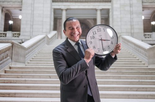 Ruth Bonneville Winnipeg Free Press ARCHIVES 

Premier Wab Kinew holds a clock in the Legislative Building on Sept. 17 after announcing the move to permanent daylight saving time.