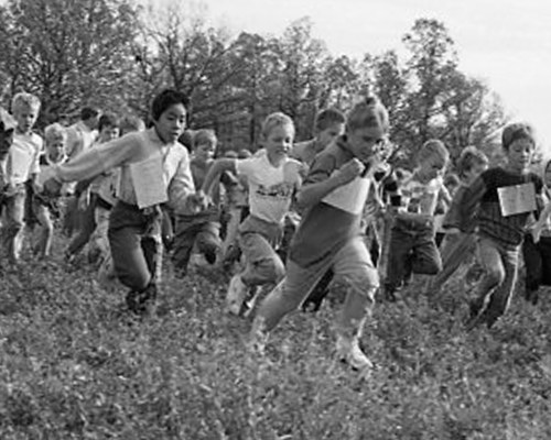 This group of 200 grade four students are off and running, bursting out of the blocks in the 1988 edition of the annual Hanover School Division cross-country run at Kleefeld. In all, twelve hundred grade four, grade five and grade six students from ten schools took part in the annual run. Austin Bowcott of Grunthal finished the three-kilometre course in eight minutes, thirty seconds to win the event for the third year in a row. (Carillon Archives)