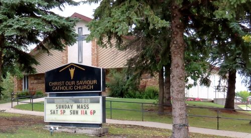 WES KEATING THE CARILLON
Following years of holding services as guests of the Steinbach United Church, Steinbach’s Catholic congregation moved into their own church in Steinbach in 1988.