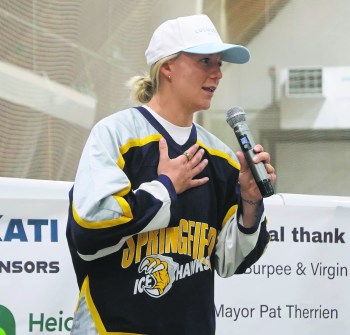 Cassidy Dankochik / The Carillon
Montreal Victoire defender Kati Tabin was back in Oakbank to celebrate with the town she grew up playing in, bringing along the Walter Cup after she helped her team claim earlier this season.
