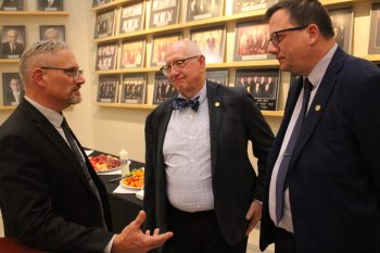 GREG VANDERMEULEN THE CARILLON 

Steinbach Mayor Earl Funk chats with retiring councillors Jac Siemens and Michael Zwaagstra.